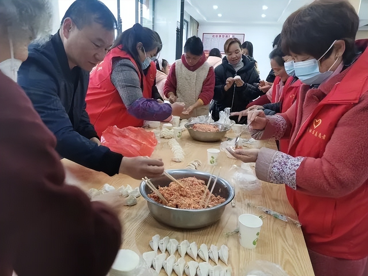 包饺子、吃汤圆、猜灯谜，余江多地欢乐迎元宵