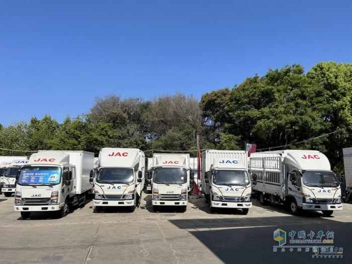 服装配送“潇湘”达人混动1号骏铃聚宝盆让他生意越来越好