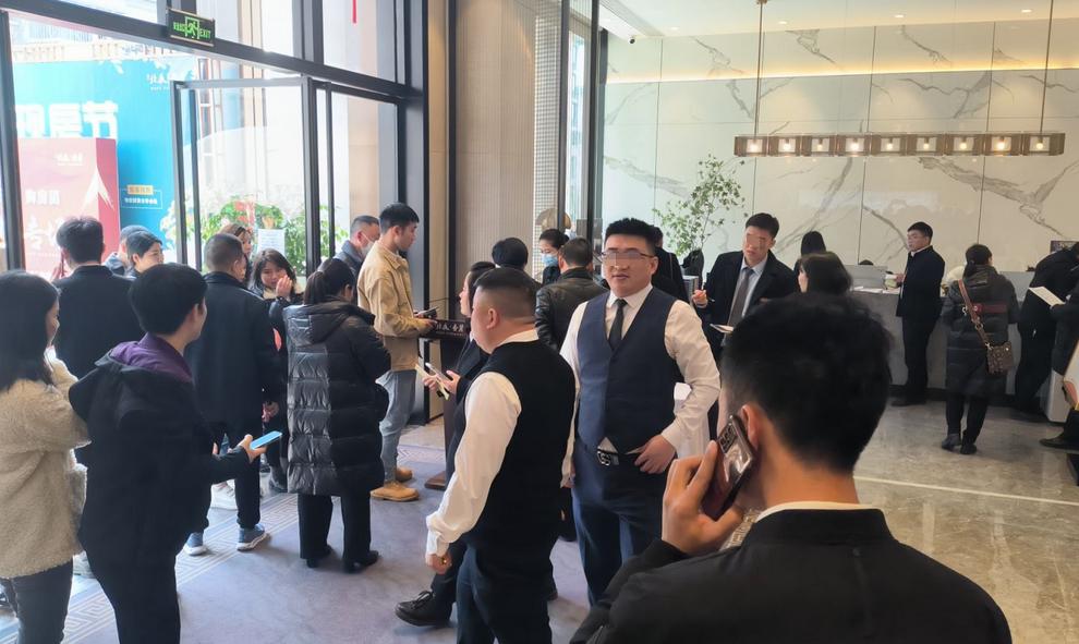重庆又现外地购房团！单盘一天卖掉几十套，地产网红年入千万？