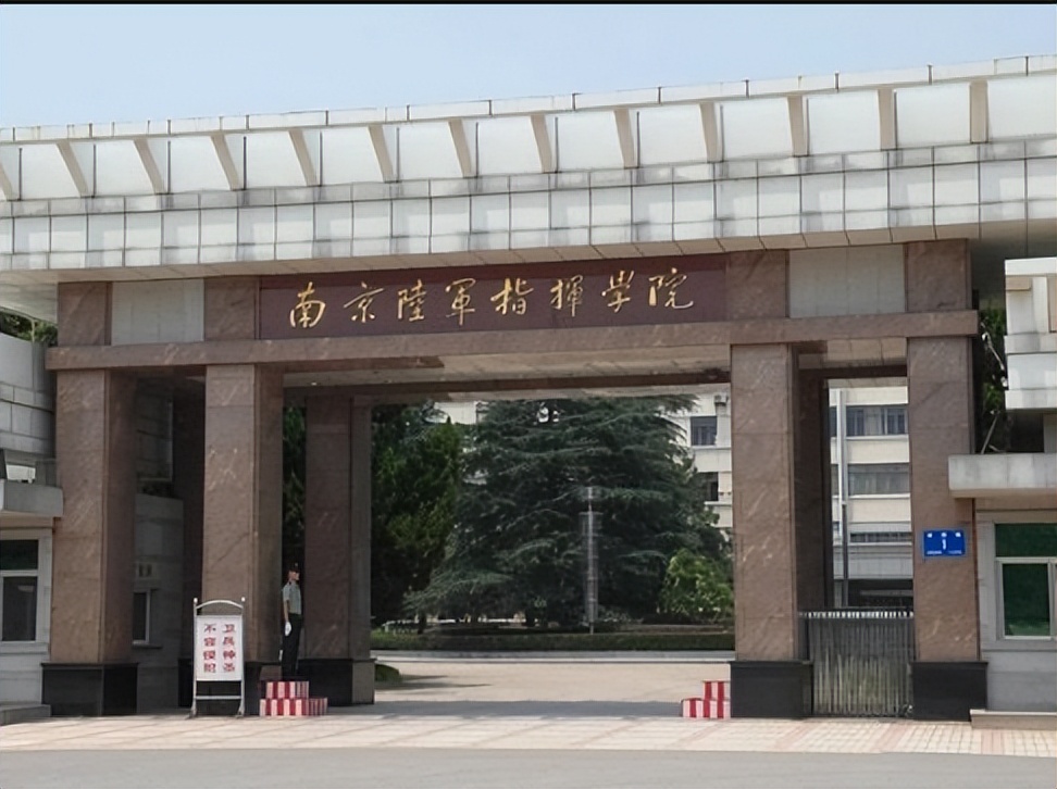 1950年,朝鲜还在打仗,为什么毛主席突然下令取消了兵团编制?