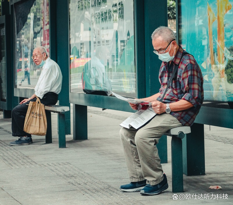 耳背式助听器没有耳塞能用吗,耳背助听器塌陷