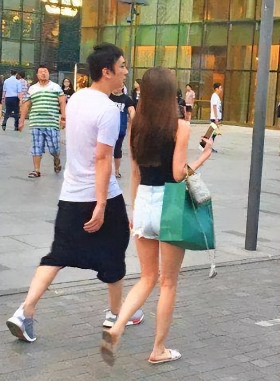 王思聪一晚消费24万的夜店,王思聪酒吧消费200w