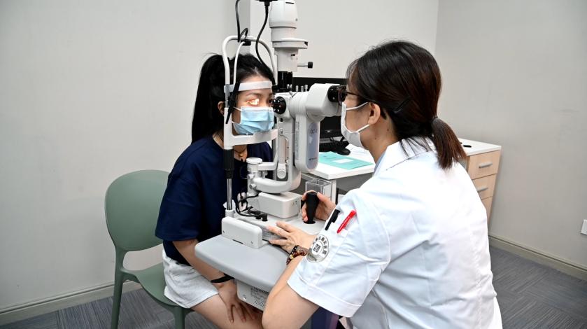 近视600多度适合什么度的隐形眼镜,800度近视能戴600度的眼镜吗