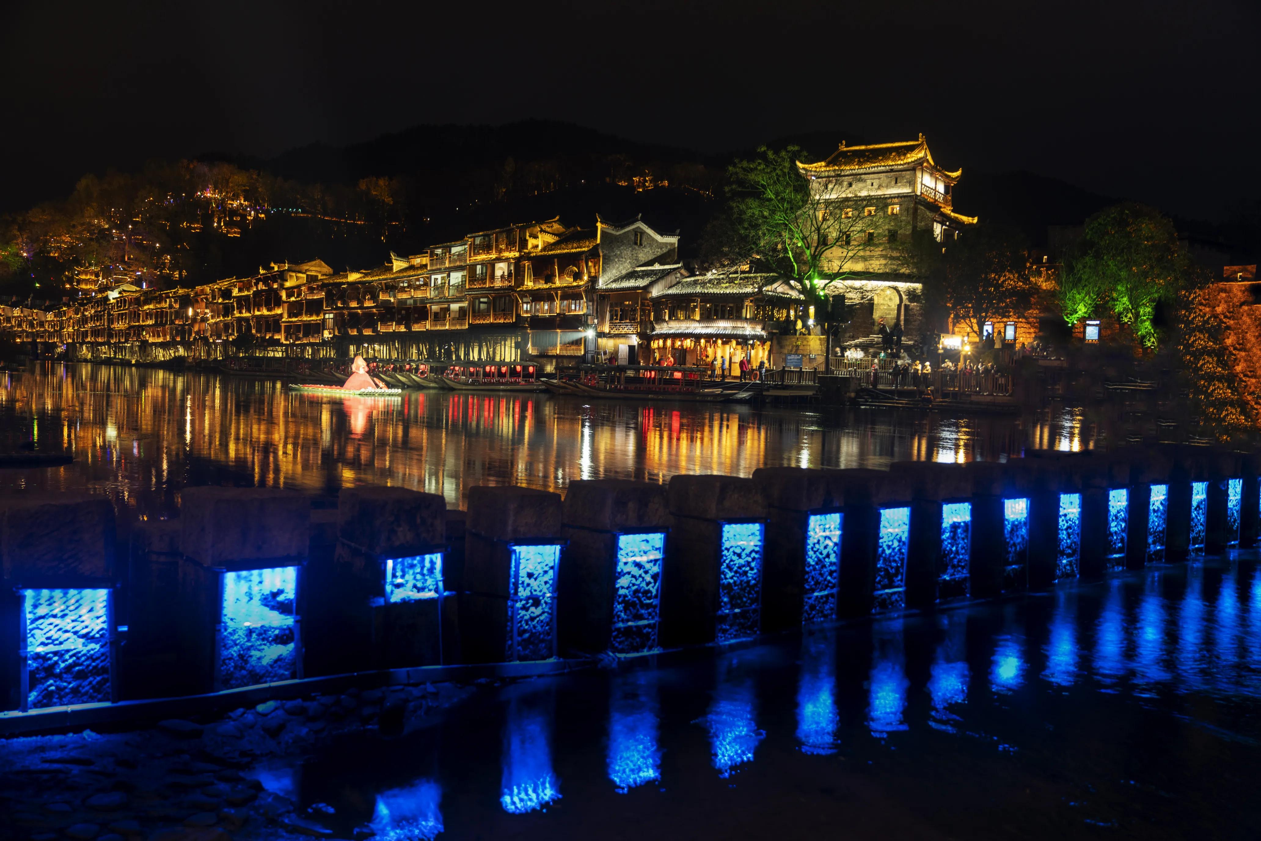 边城凤凰古城,边城凤凰古城好玩吗