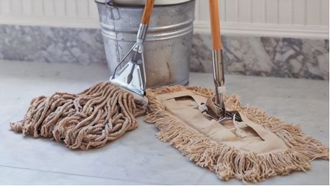 瓷砖地板拖地后会有水印如何解决,地板砖上有盐水印用什么能擦掉