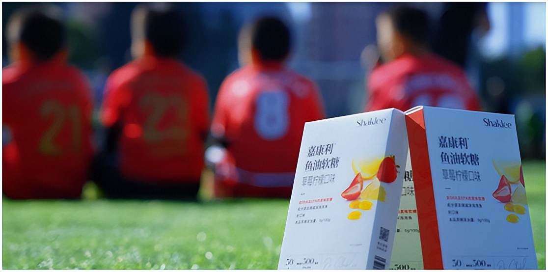 和小时候一样对足球的热爱没有变,激发孩子们对足球的热爱与坚持