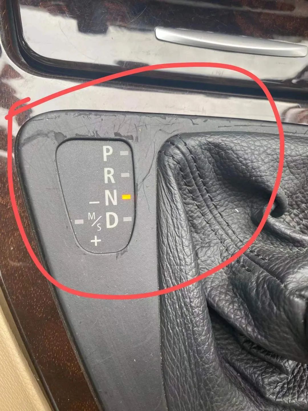 破烂不堪的废旧车变成新车的视频,宝马e90325i