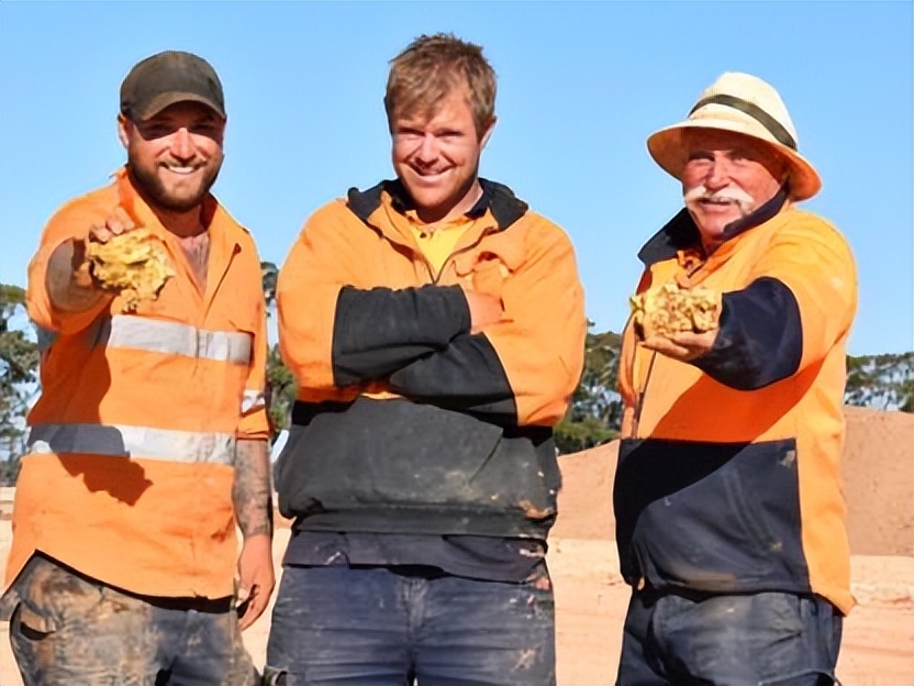 澳洲男子用廉价金属探测器寻获,挖到13公斤狗头金