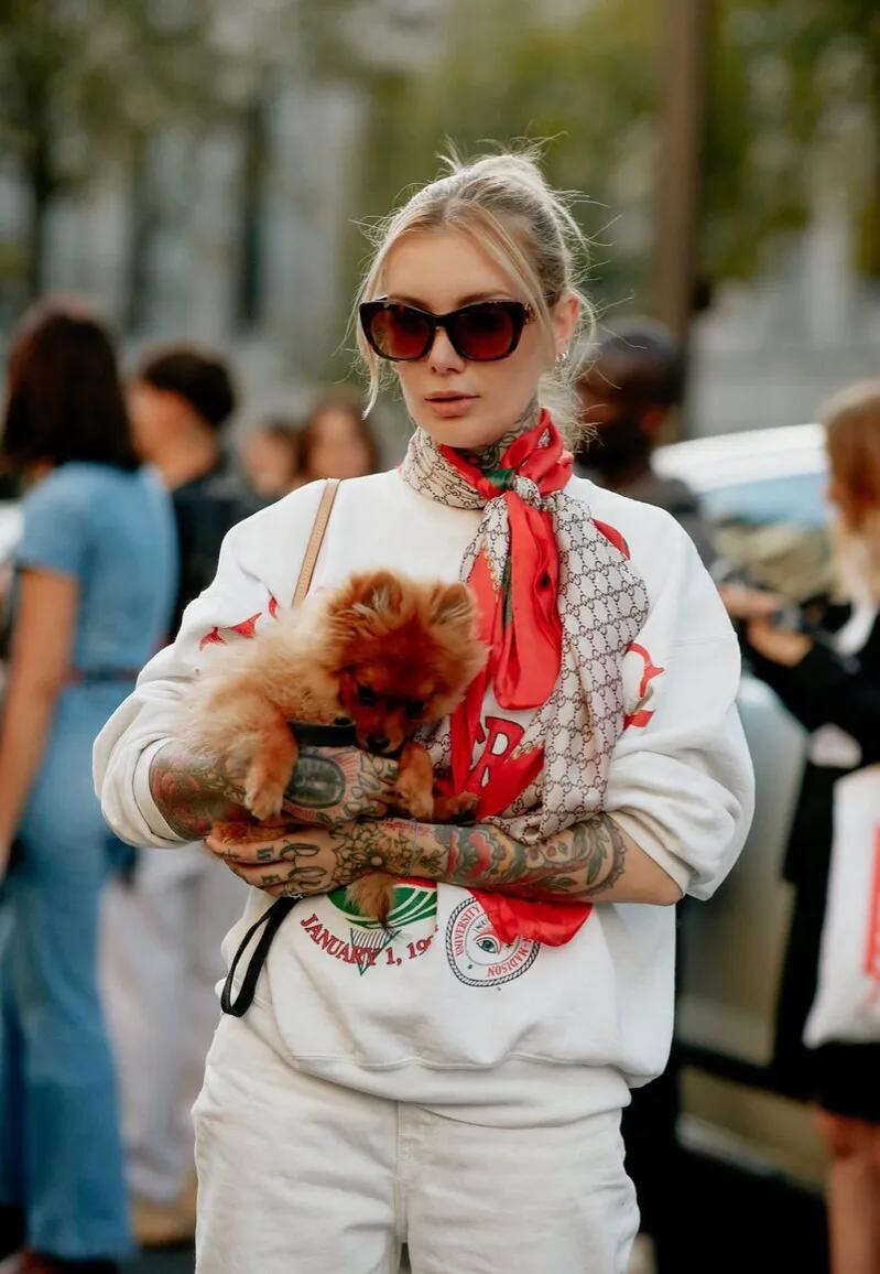 女性丝巾的时尚打法,女人的高档洋气的丝巾