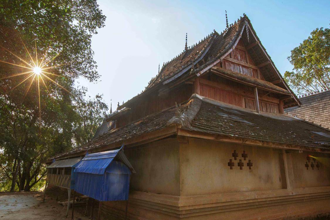 骂版纳是因为你没走出告庄玩版纳跟着小姐姐们走你才晓得味道