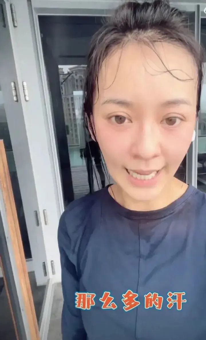 陈意涵活得潇洒自由的元气少女,陈意涵笑着跑的视频