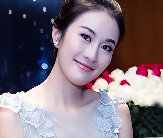 叶璇在抖音素颜,叶璇直播形象邋遢被吐槽挖鼻