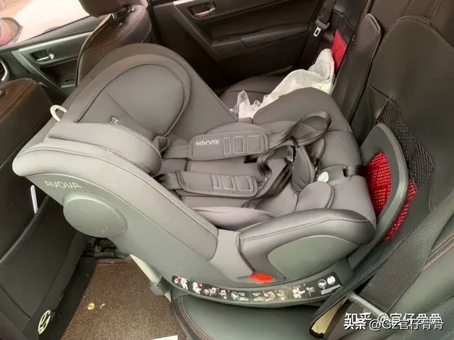 刚出生的小孩能坐汽车安全座椅吗,一出生就可以坐安全座椅吗