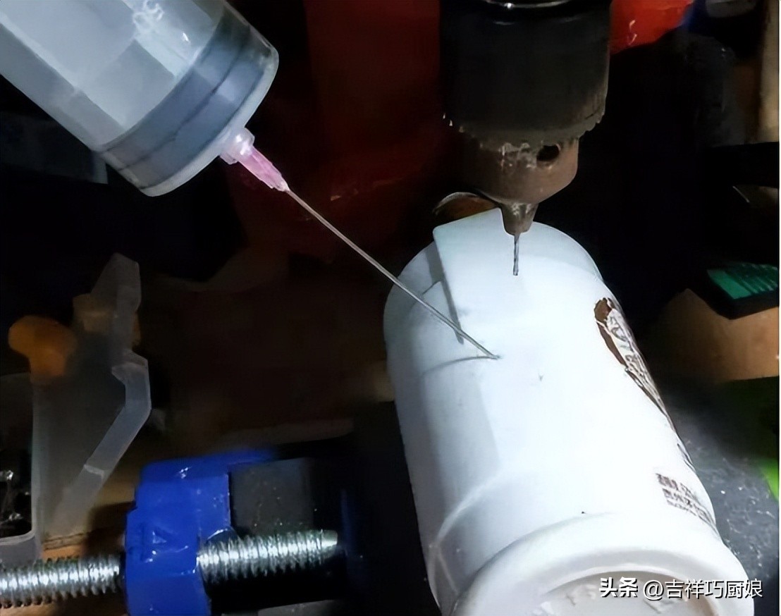 男子鉴定几十瓶假酒全集,小伙拿茅台酒去鉴定反被说是假的