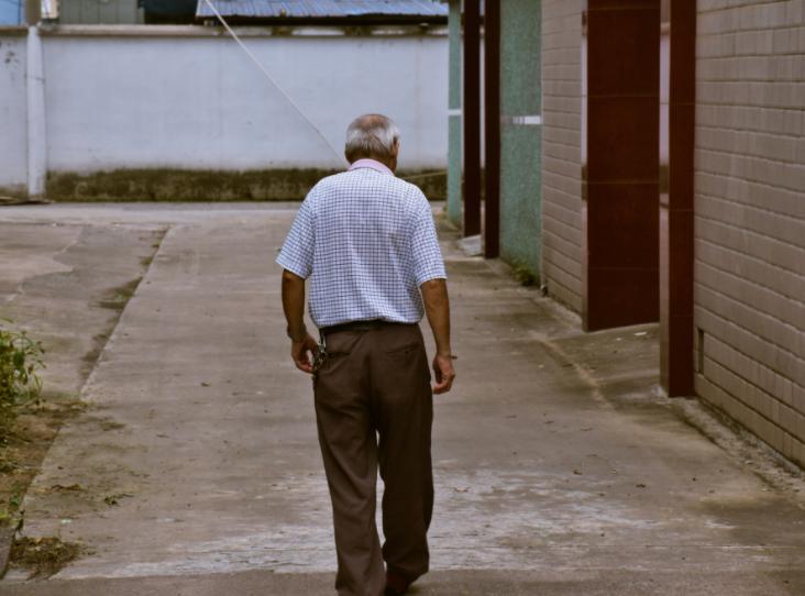 长期散步对身体好吗医生提醒,散步要持续多久才对身体有好处