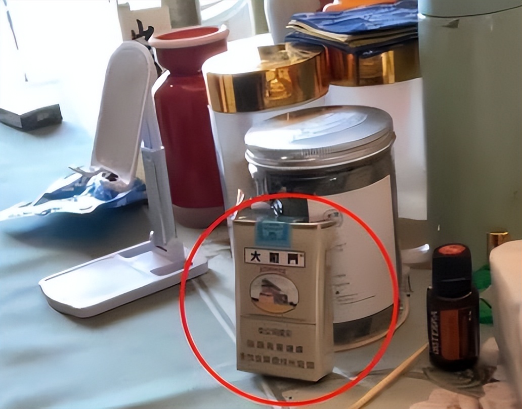 李立群和闺女晒太阳抖音,68岁李立群晒照