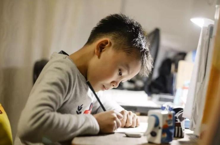 20年没见的同学来看我，我花8888招待，同学情，我一辈子也还不清