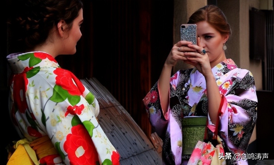 古都和服街,女子穿和服逛日式街