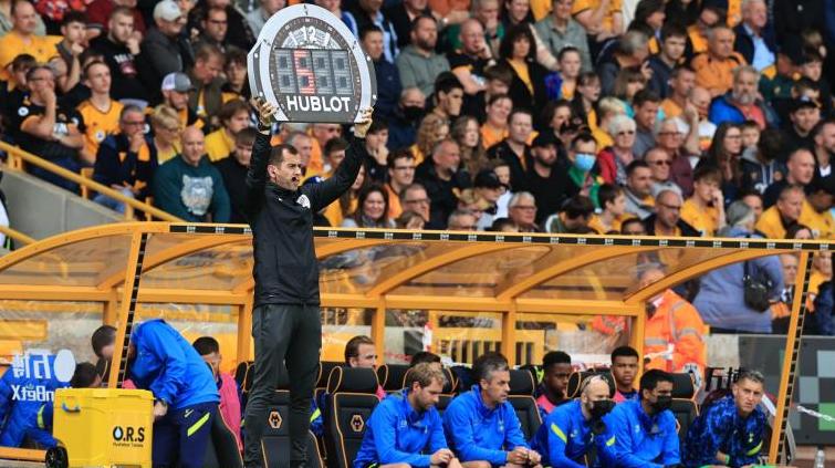 2022/23英超新赛季，联赛进行中允许可以多少次换人？