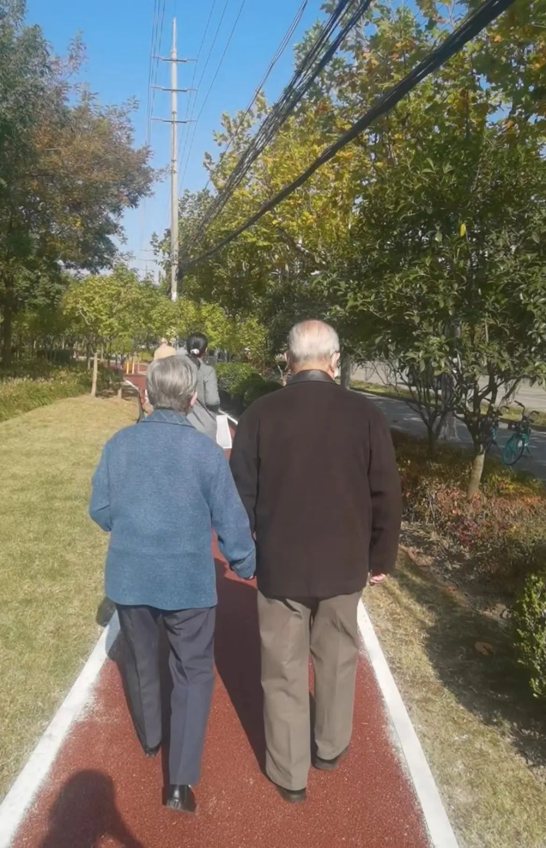 新冠小孩发烧2天,新冠小孩发烧6天了