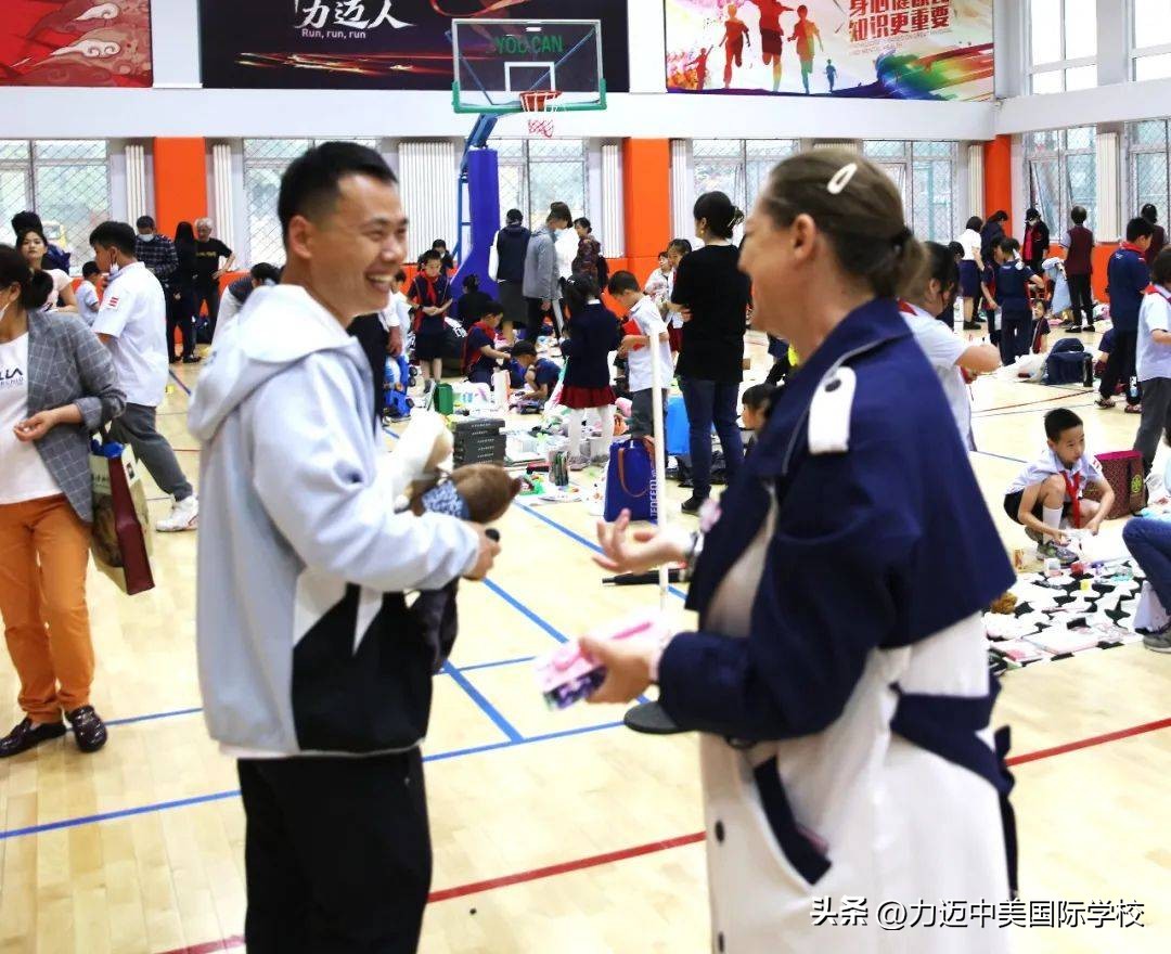 小学生爱心义卖暖人心,以爱为名的义卖