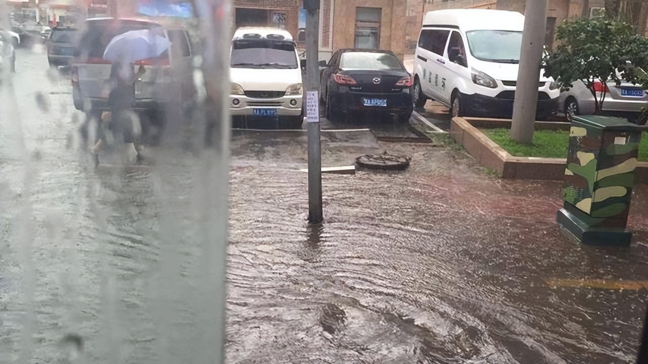 下大雨闯红灯监控能照清楚吗,下暴雨半夜12点闯红灯会被拍吗