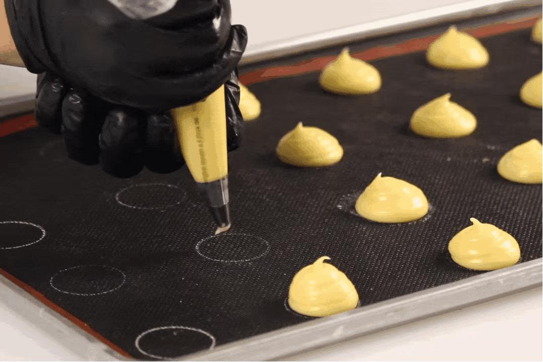 酥皮泡芙烤出来有点塌是怎么回事,泡芙不脆出炉后还塌什么原因