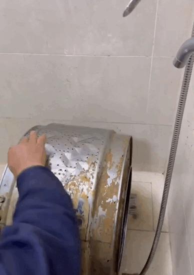 洗衣机用久了，衣服容易洗不干净？