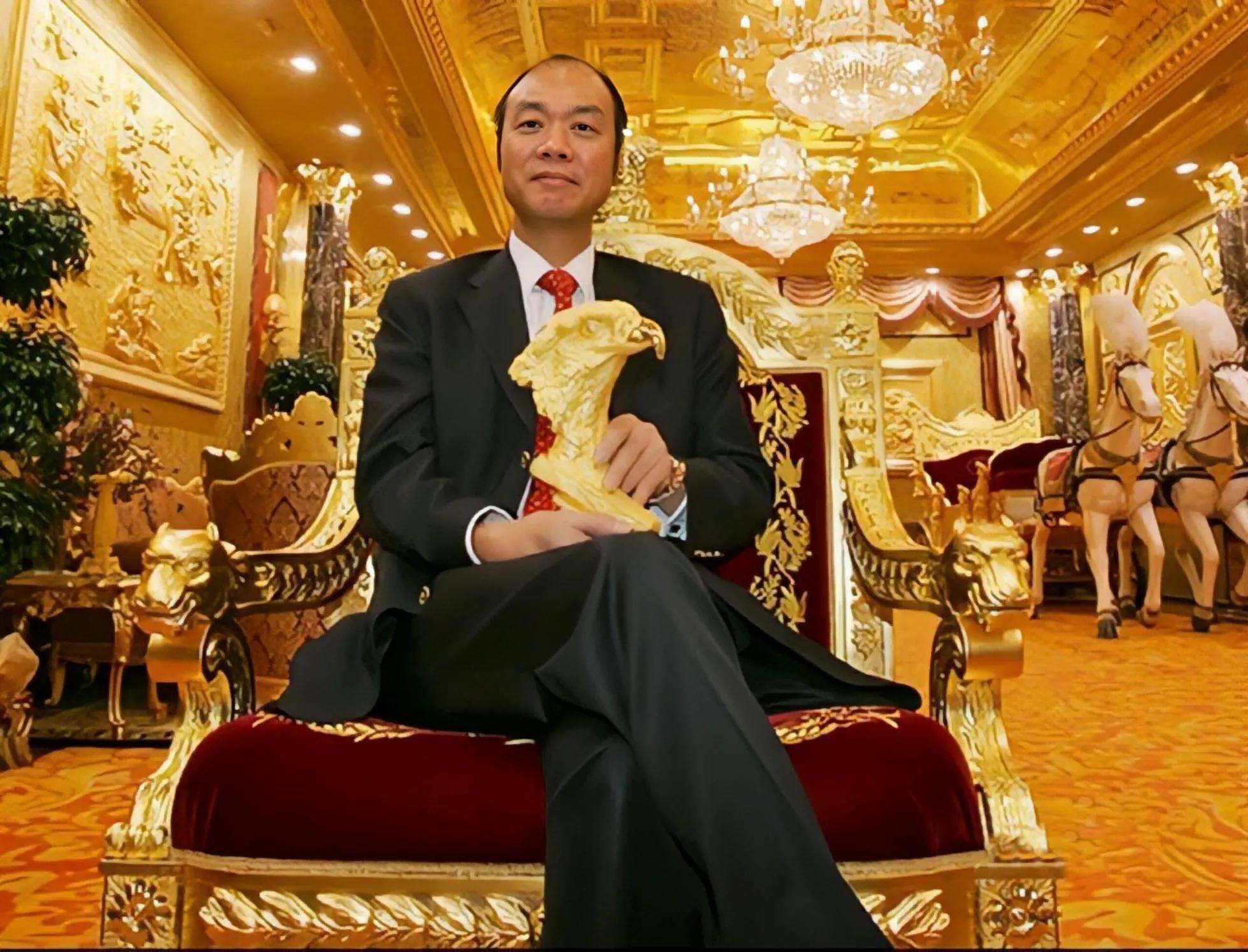 2001年他花3800万，用掉380公斤黄金盖了一间厕所，后来怎样了