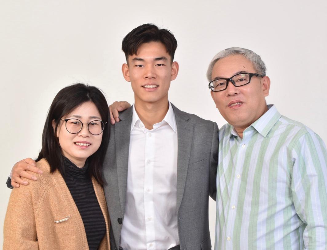 国足新星留洋首秀,国足19岁留洋新星