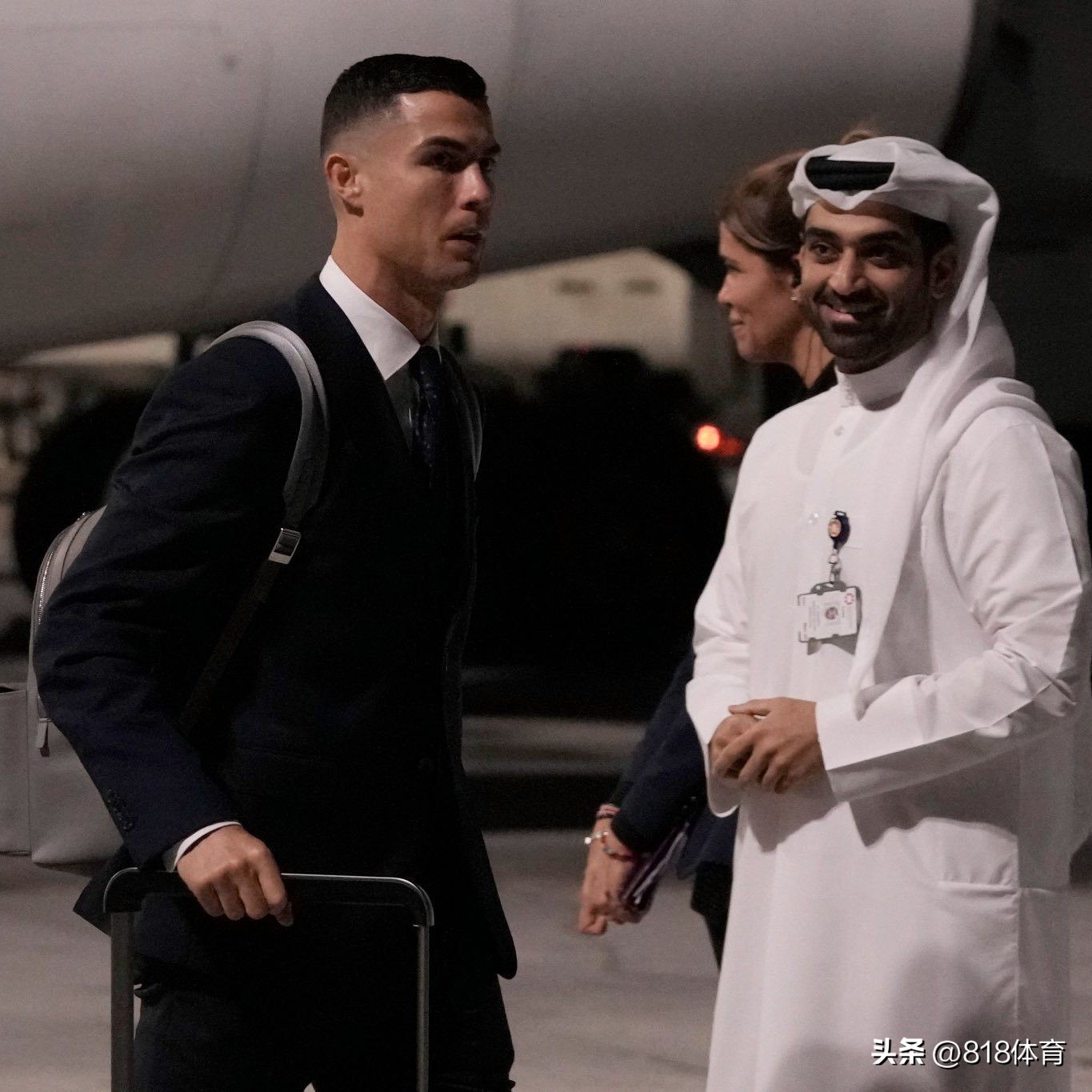 c罗西装抵达卡塔尔,c罗驾到完整视频
