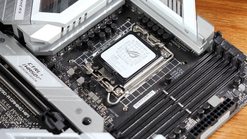 吹雪z690ddr4配什么内存,z690吹雪主板能跑满12900k吗