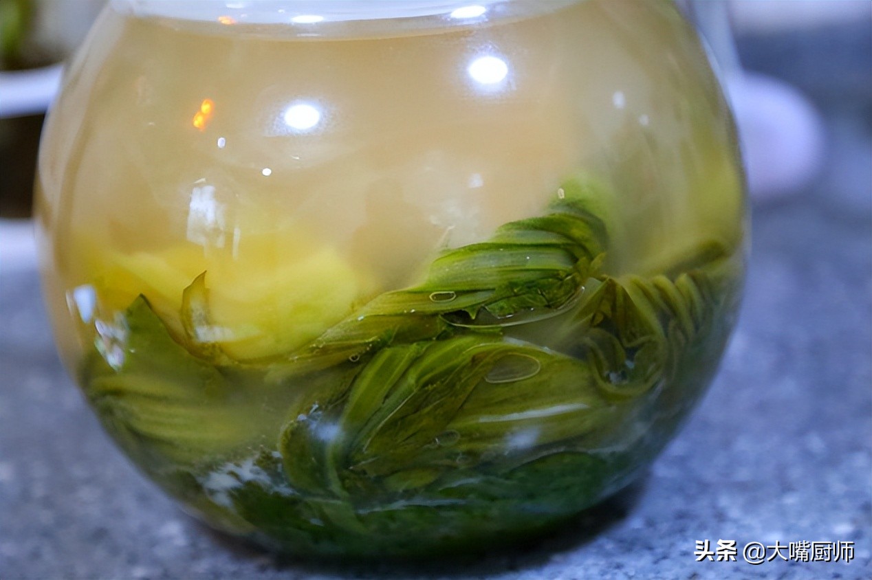 水腌酸菜的正确方法,腌酸菜放盐么