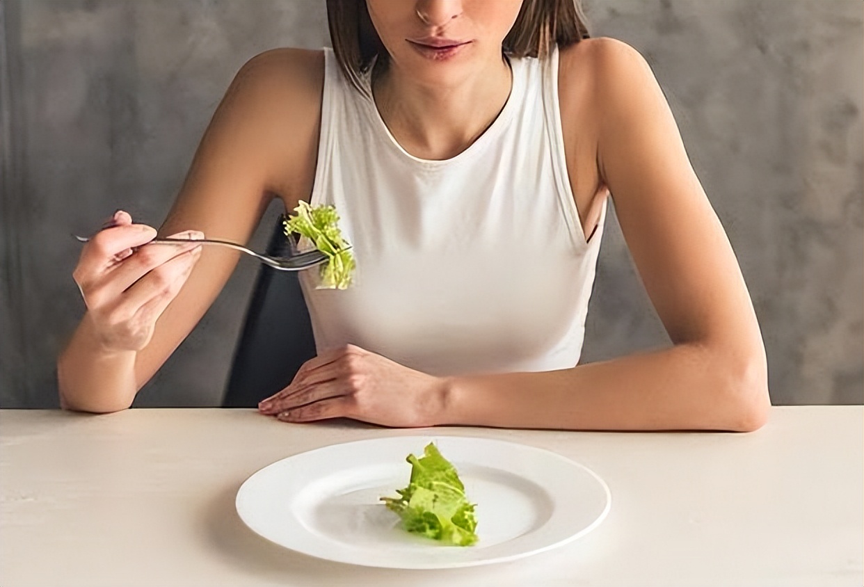 李湘成功减肥，撕下微胖标签，颜值重回巅峰，怎样科学减肥很关键