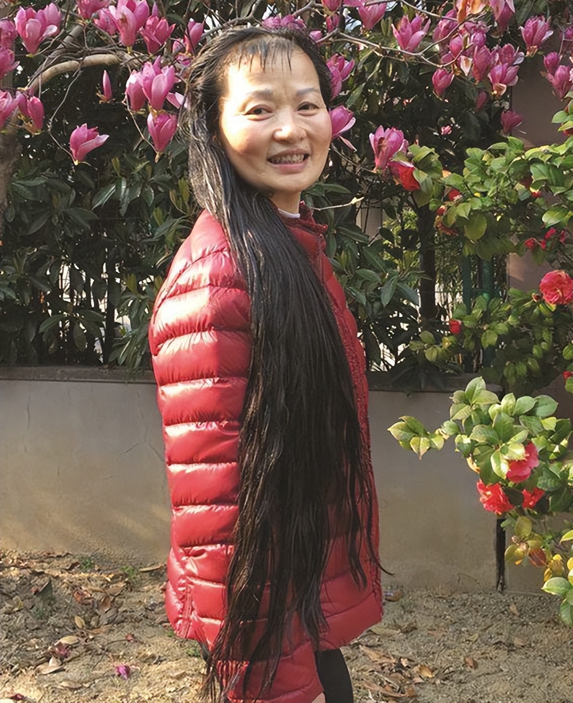 50岁烫小卷中长头发,烫头发女中长发推荐不要太卷