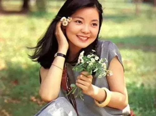 邓丽君被誉为歌甜皇后,甜歌皇后邓丽君罕见照