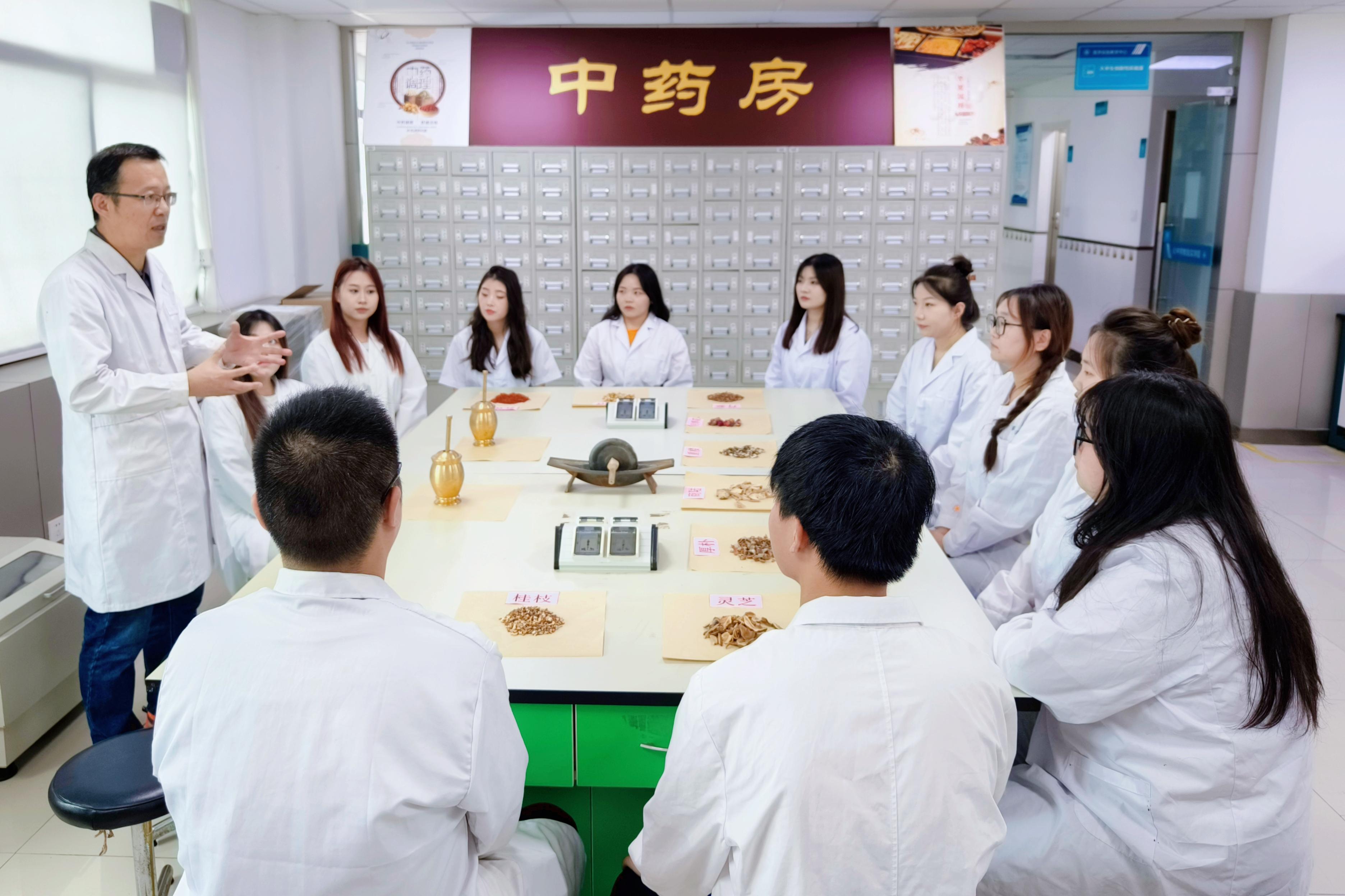 260分能上西安外事学院,高考分数515想学医