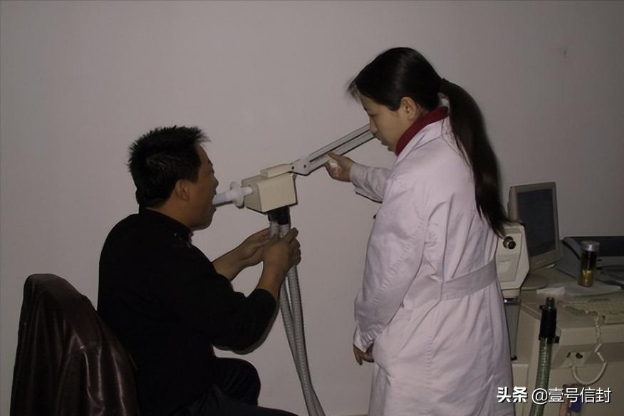 一个偏远山村挖出日军遗留毒气弹,地下挖出以前日本人留下的毒气弹