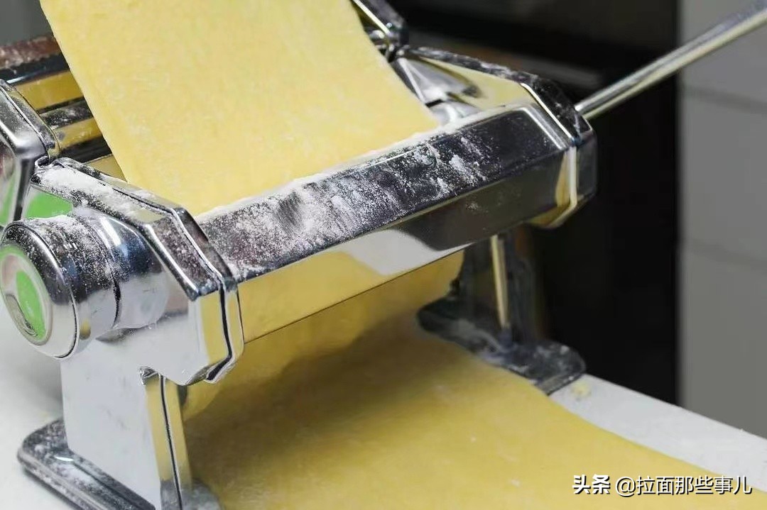 老师傅教你擀陕西手擀面视频,七大窍门教你做劲道手擀面