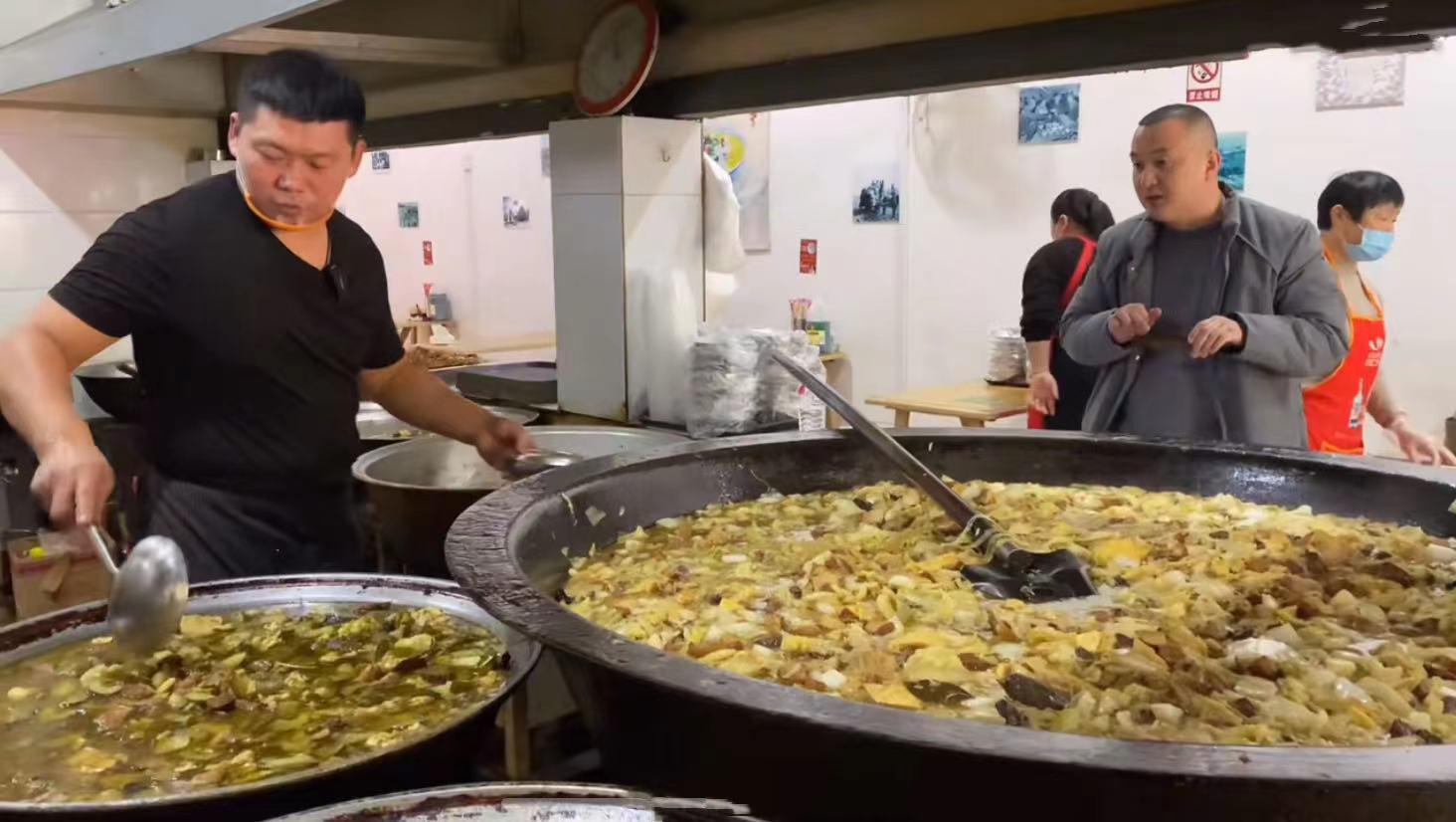 不得不尝的濮阳大锅菜,濮阳三哥大锅菜10元管饱