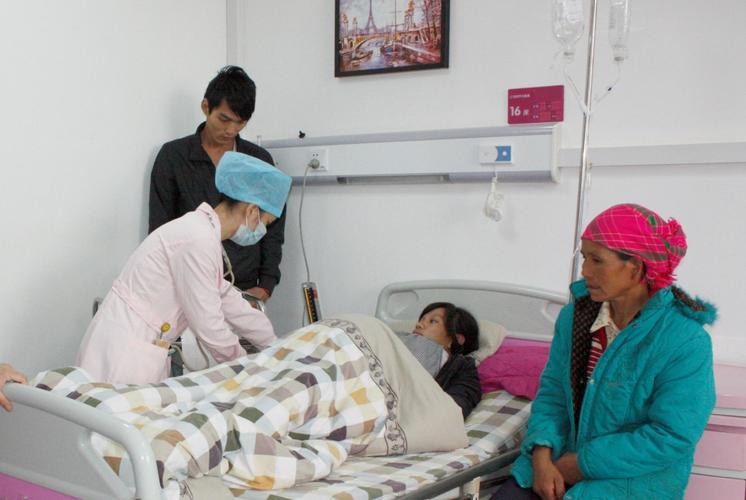 49岁女子查出肝癌后崩溃,23岁姑娘经常腹泻查出癌症