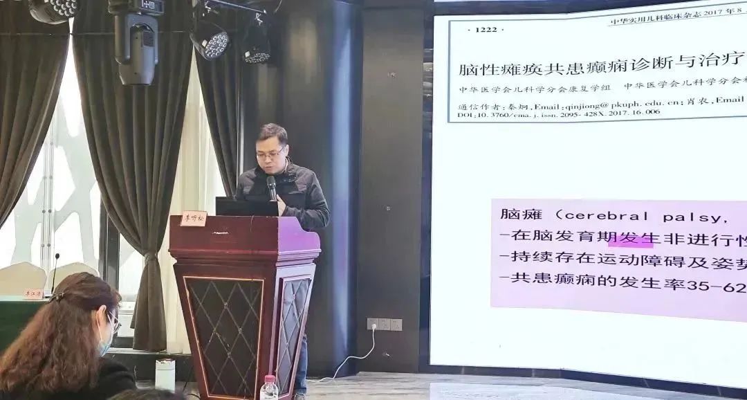 2月8、9日，重医儿院院长李秋率队到宜宾一医院开展免费诊疗活动