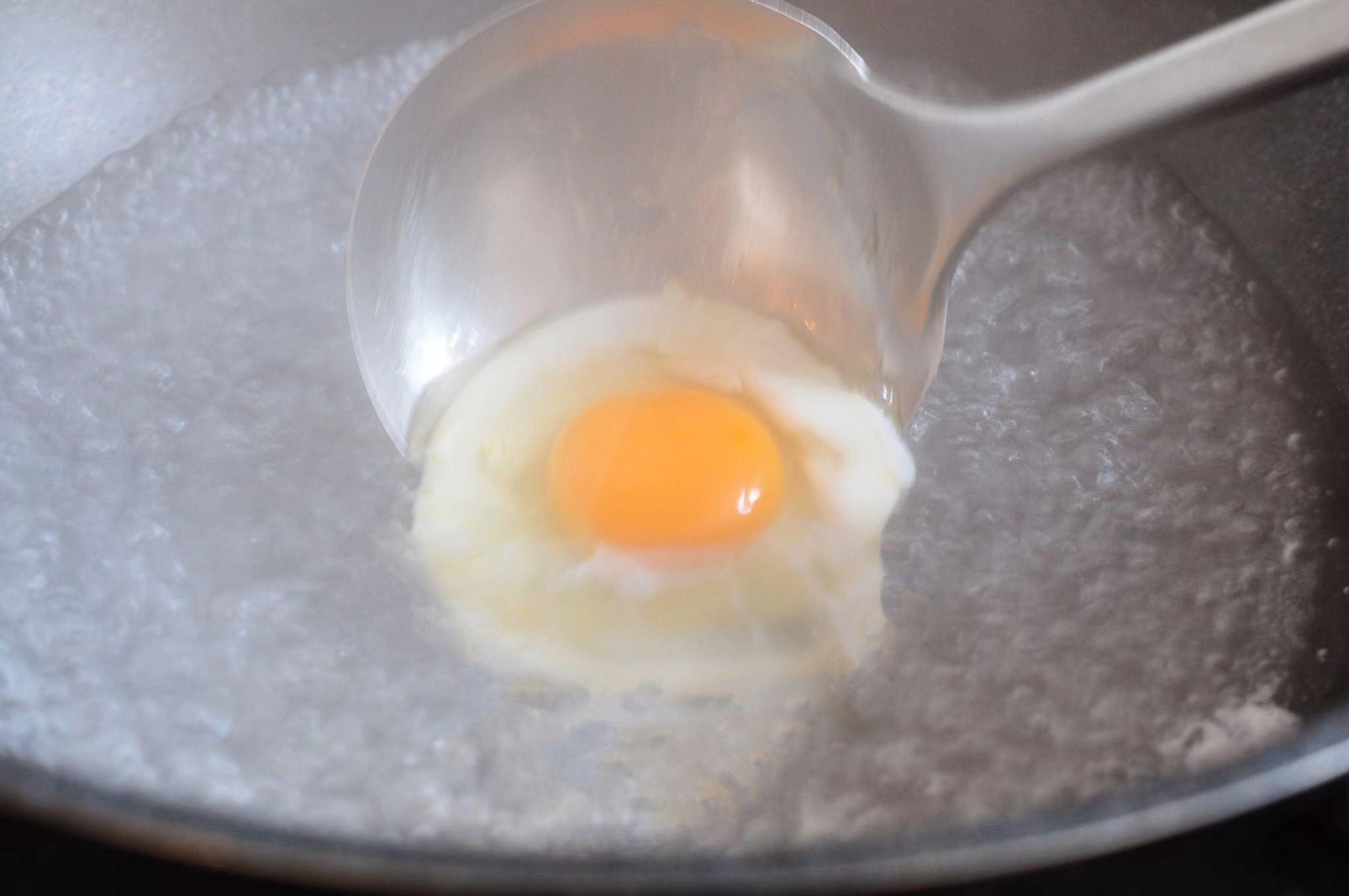 水煮荷包蛋专用勺子,勺子水煮荷包蛋正确做法