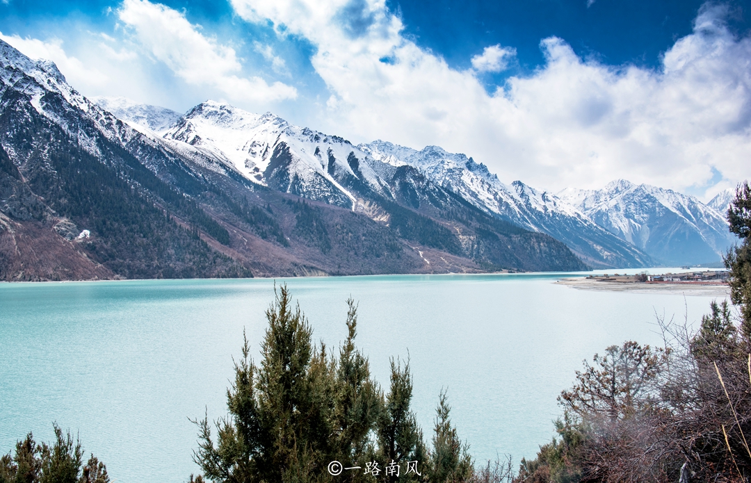 西藏昌都市城全景 (西藏第一大城市昌都)