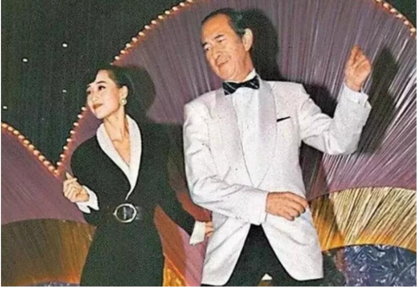 李连杰和黄秋燕的女儿今何在,李连杰谈黄秋燕和利智