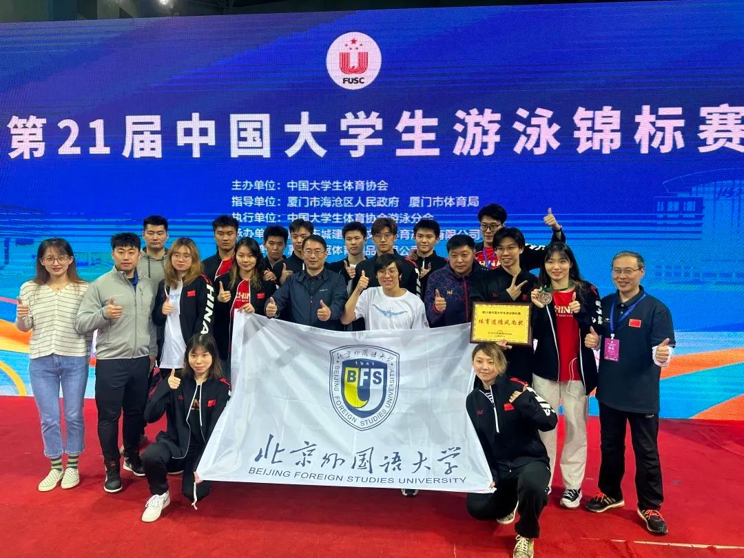 世界冠军在高校表演跳绳,世界冠军助阵表演视频