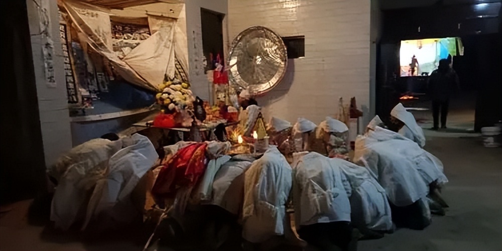 “出*身卖**体”7天赚10万！00后大学生赚快钱上瘾，要钱但不想工作