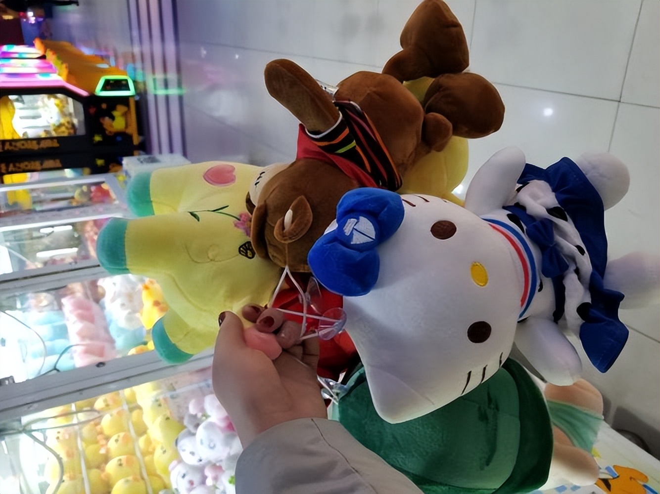 夹娃娃为啥一直流行,去夹娃娃真的比自己买的好吗