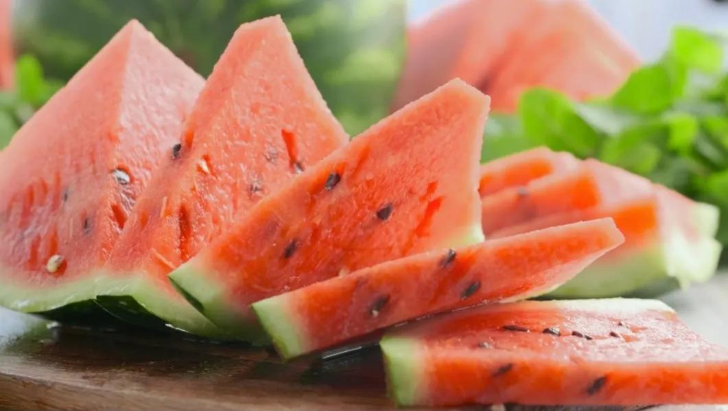 炎热的夏天吃什么水果解暑,夏天即将过季的水果