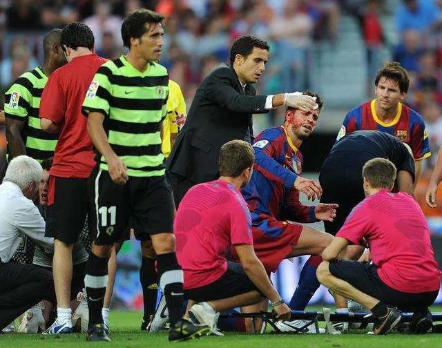 冯潇霆两发训练视频表决心,巩汉林冯潇霆网络互怼男足踢皮球